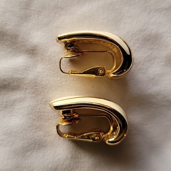 Vintage Ivory Enamel Earrings Gold Tone Clip-on - Picture 11 of 11